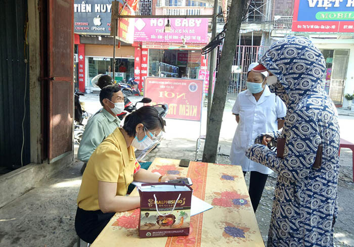 Phòng chống dịch bệnh tại chợ dân sinh ở Gia Lộc